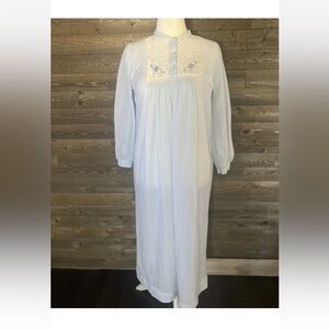 Miss Elaine Light Blue Quilted Embroidered Nightgown M